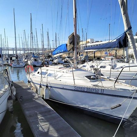 Ferienwohnung Be Local - Sleep Aboard The Santa Maria Sailing Boat In Lisboa Exterior foto