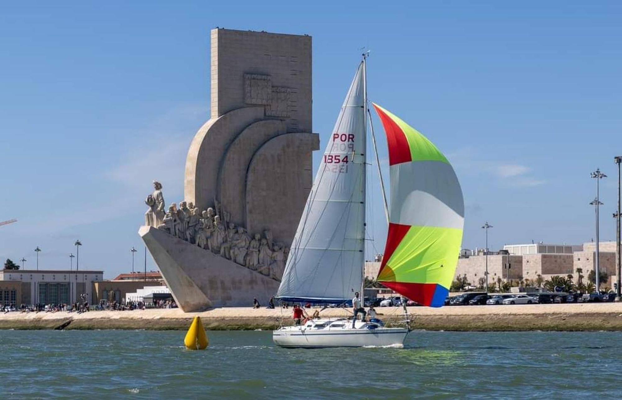 Ferienwohnung Be Local - Sleep Aboard The Santa Maria Sailing Boat In Lisboa Exterior foto