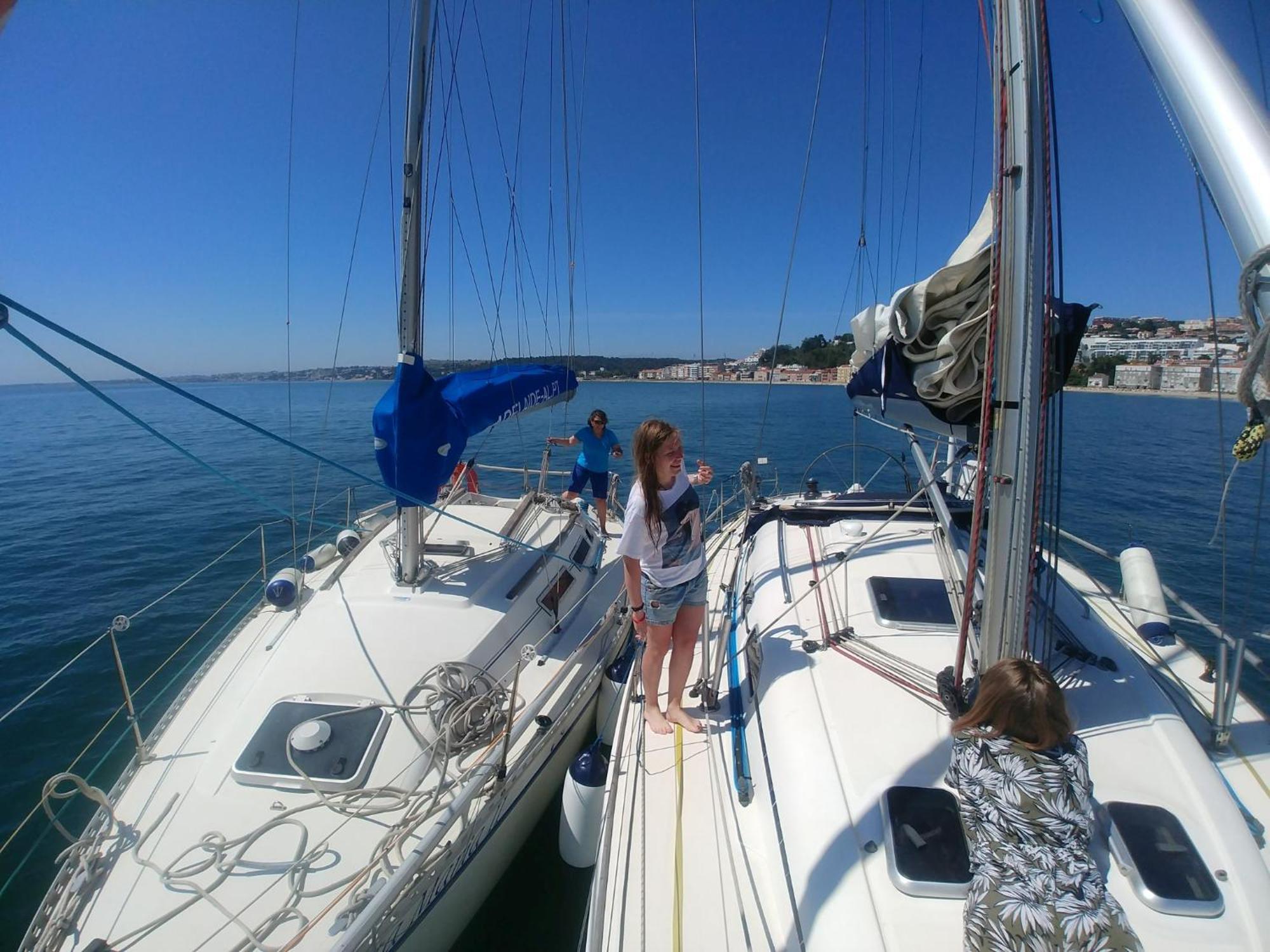 Ferienwohnung Be Local - Sleep Aboard The Santa Maria Sailing Boat In Lisboa Exterior foto