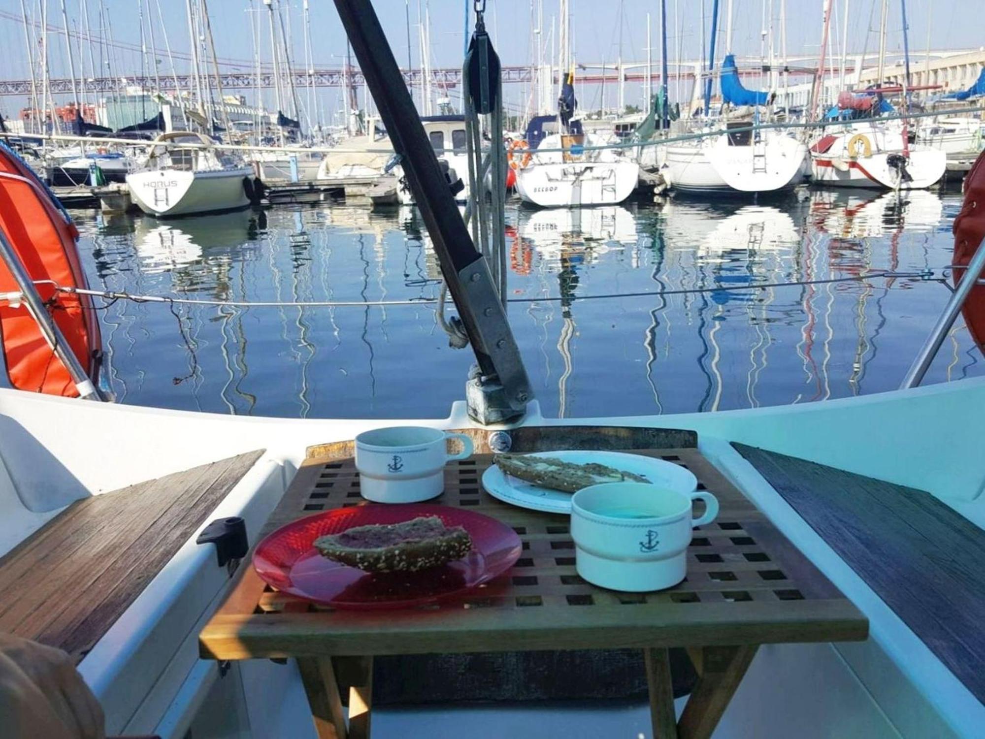 Ferienwohnung Be Local - Sleep Aboard The Santa Maria Sailing Boat In Lisboa Exterior foto