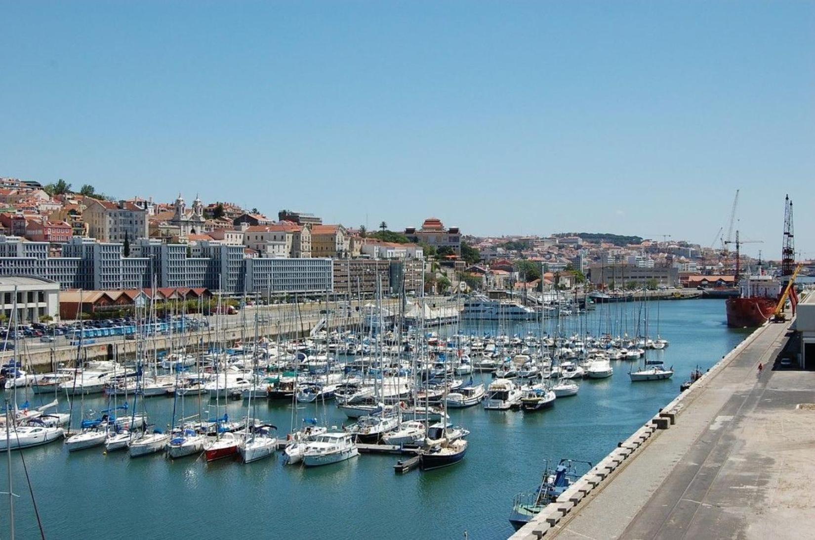 Ferienwohnung Be Local - Sleep Aboard The Santa Maria Sailing Boat In Lisboa Exterior foto